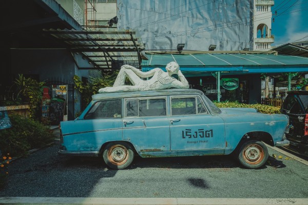 翻新车的艺术，旧车变新颜的神奇之旅